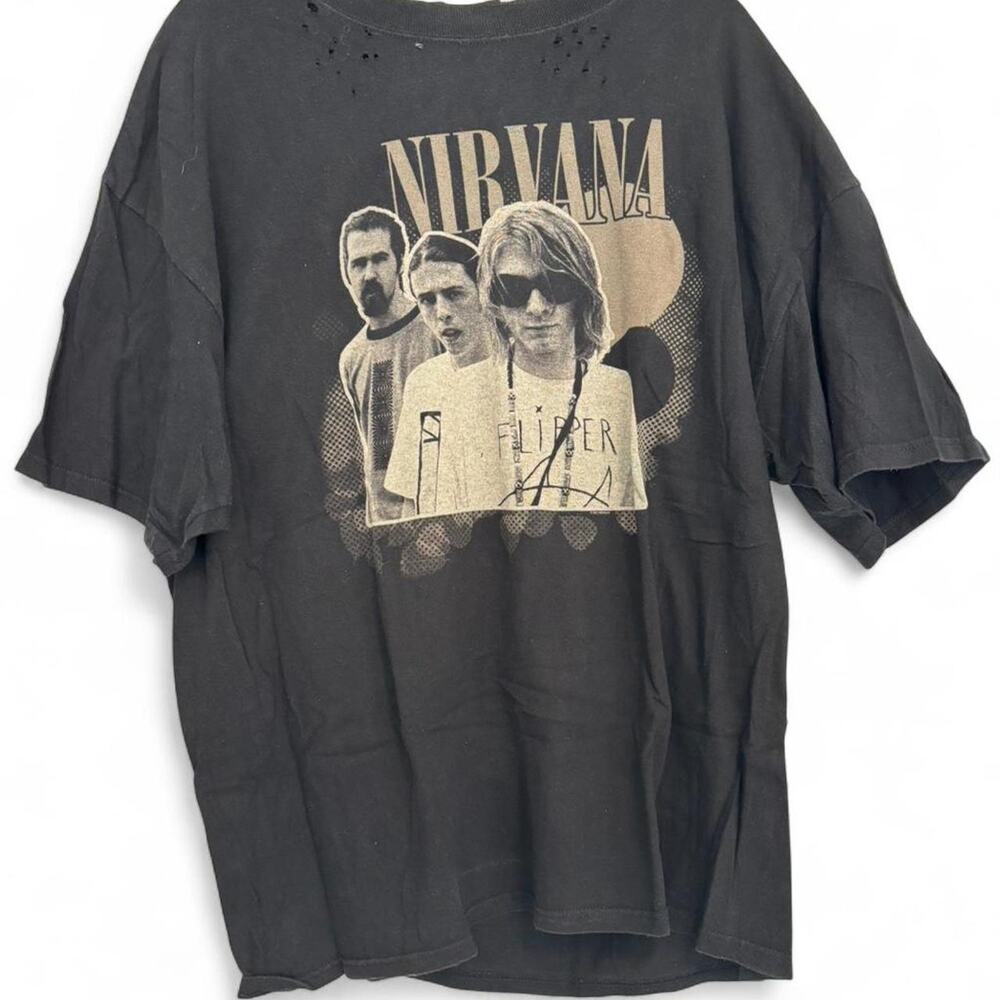 Vintage nirvana graphic tee featuring